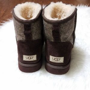 Unisex Uggs boots size 12